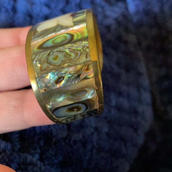 Vintage gold-tone metal and abalone cuff bracelet - Picture 2 of 4